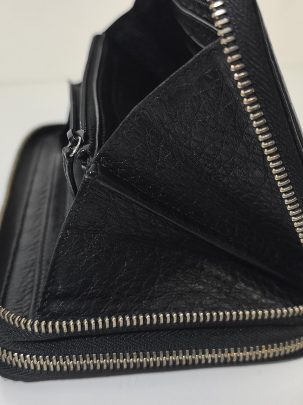 Gucci Black Leather Logo Toiletry Bag - Picture 11 of 11